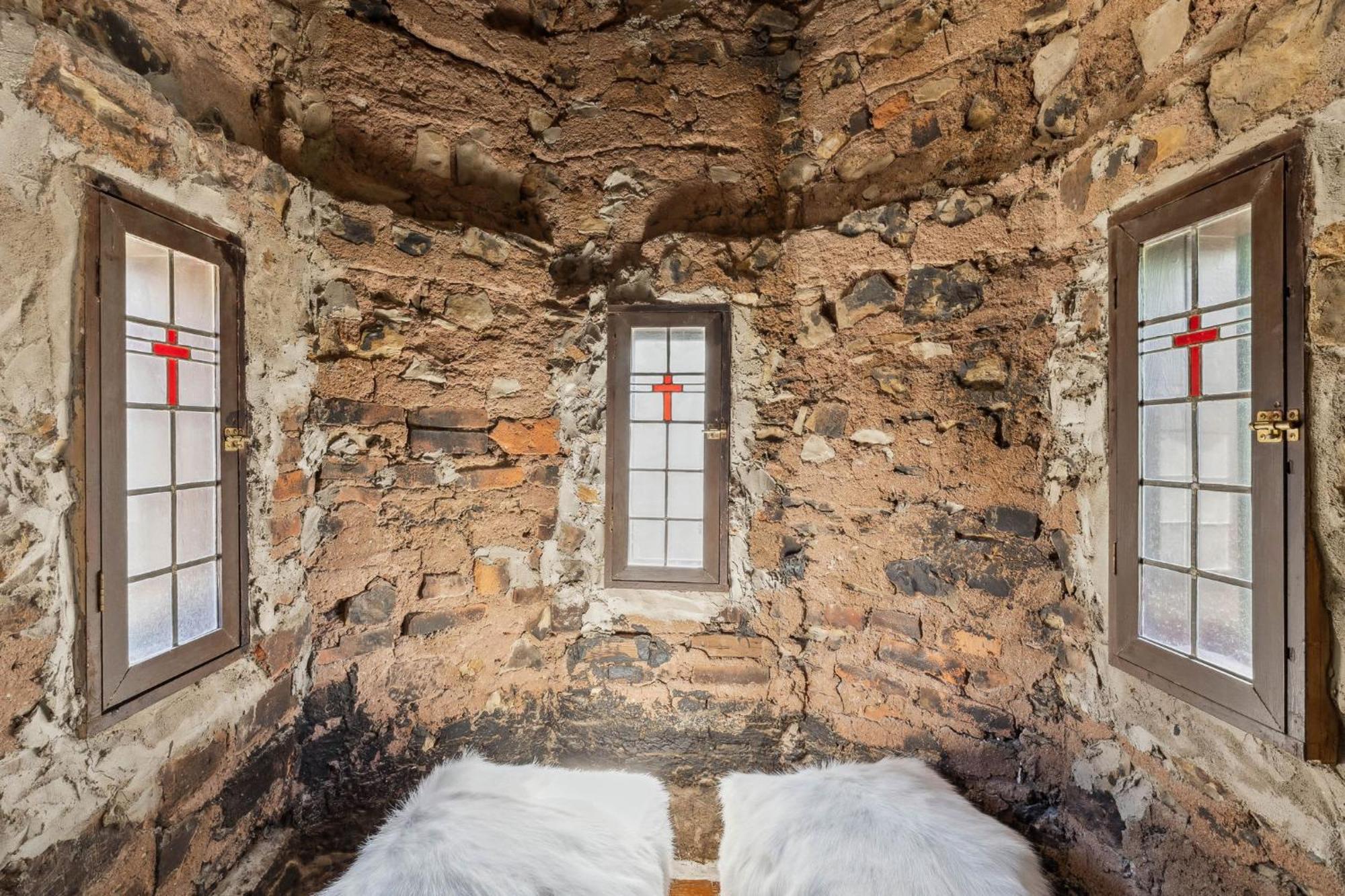 Enchanted Castle - Your Royal Getaway Awaits Cleveland Buitenkant foto